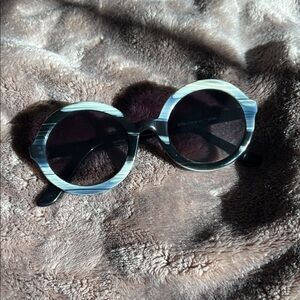 Livo Solar "Rita" Sunglasses in Chic Black and Crem